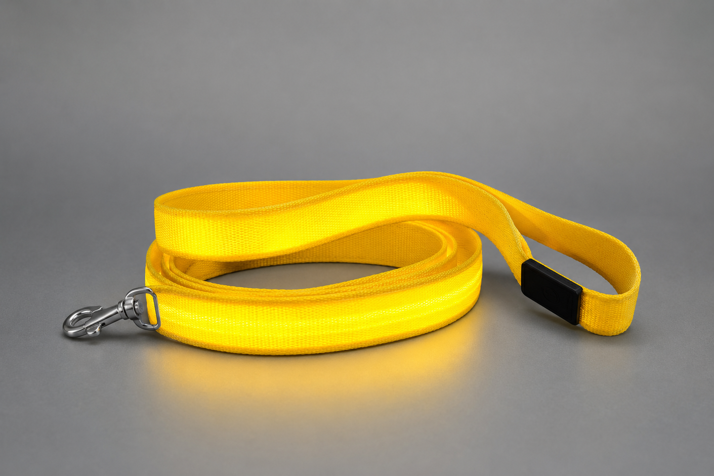 💛 LumiLeash™ – Laisse LED Lumineuse Jaune pour Chien 🐾✨